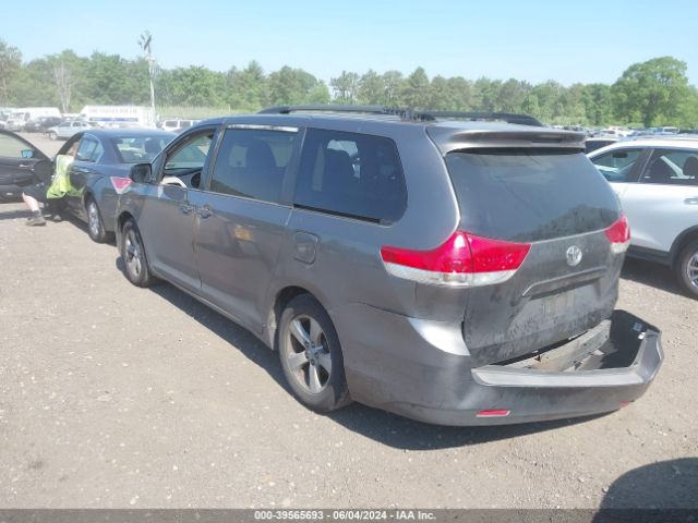 Photo 2 VIN: 5TDKK3DCXCS246905 - TOYOTA SIENNA 