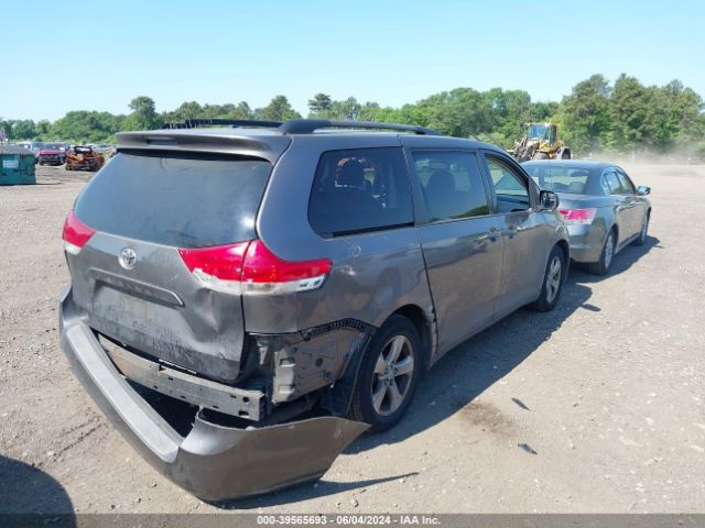 Photo 3 VIN: 5TDKK3DCXCS246905 - TOYOTA SIENNA 