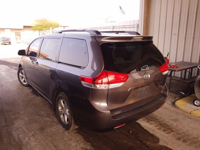 Photo 2 VIN: 5TDKK3DCXCS260528 - TOYOTA SIENNA LE 