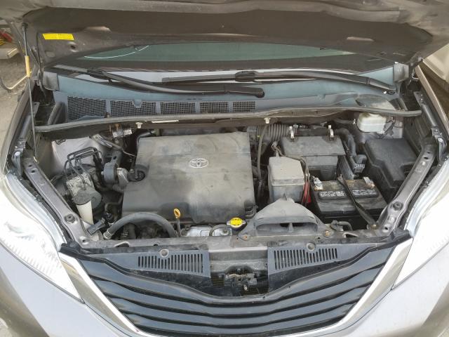 Photo 6 VIN: 5TDKK3DCXCS260528 - TOYOTA SIENNA LE 