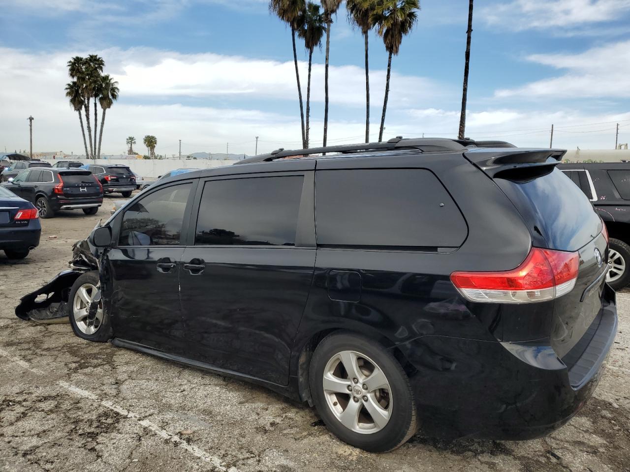 Photo 1 VIN: 5TDKK3DCXCS267706 - TOYOTA SIENNA 