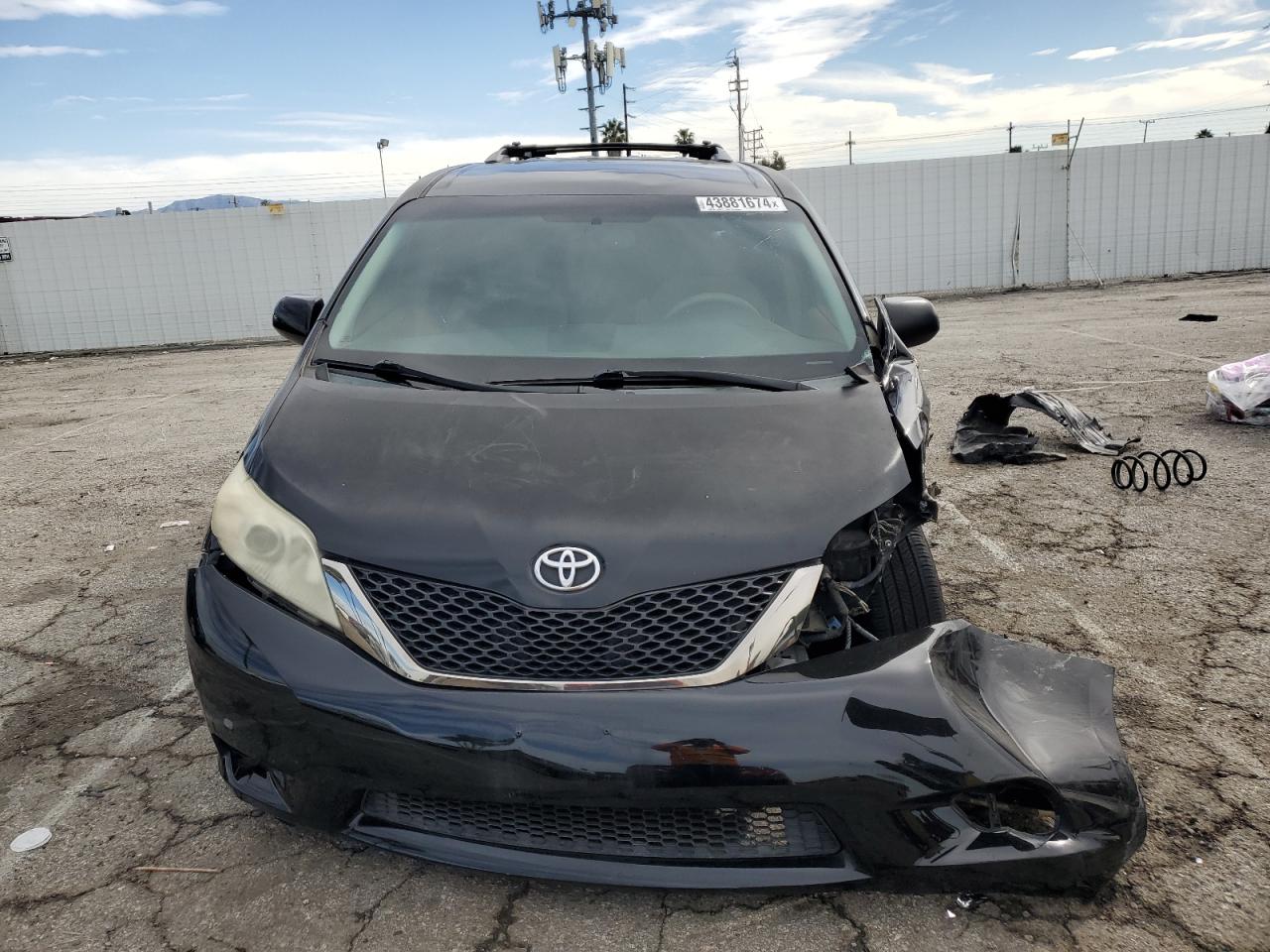 Photo 4 VIN: 5TDKK3DCXCS267706 - TOYOTA SIENNA 