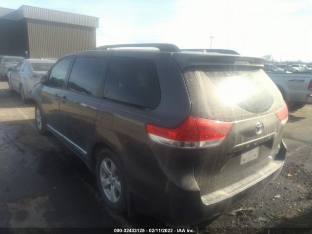 Photo 2 VIN: 5TDKK3DCXCS277796 - TOYOTA SIENNA 