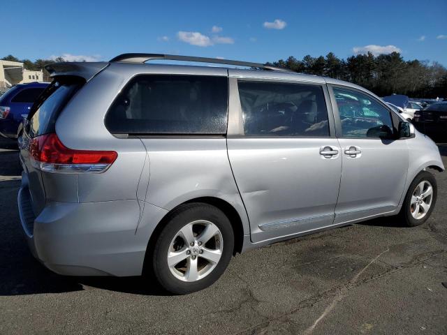 Photo 2 VIN: 5TDKK3DCXDS283499 - TOYOTA SIENNA LE 