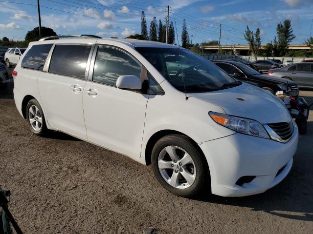 Photo 3 VIN: 5TDKK3DCXDS297676 - TOYOTA SIENNA LE 