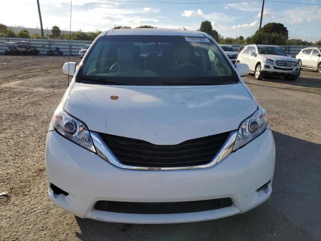 Photo 4 VIN: 5TDKK3DCXDS297676 - TOYOTA SIENNA LE 