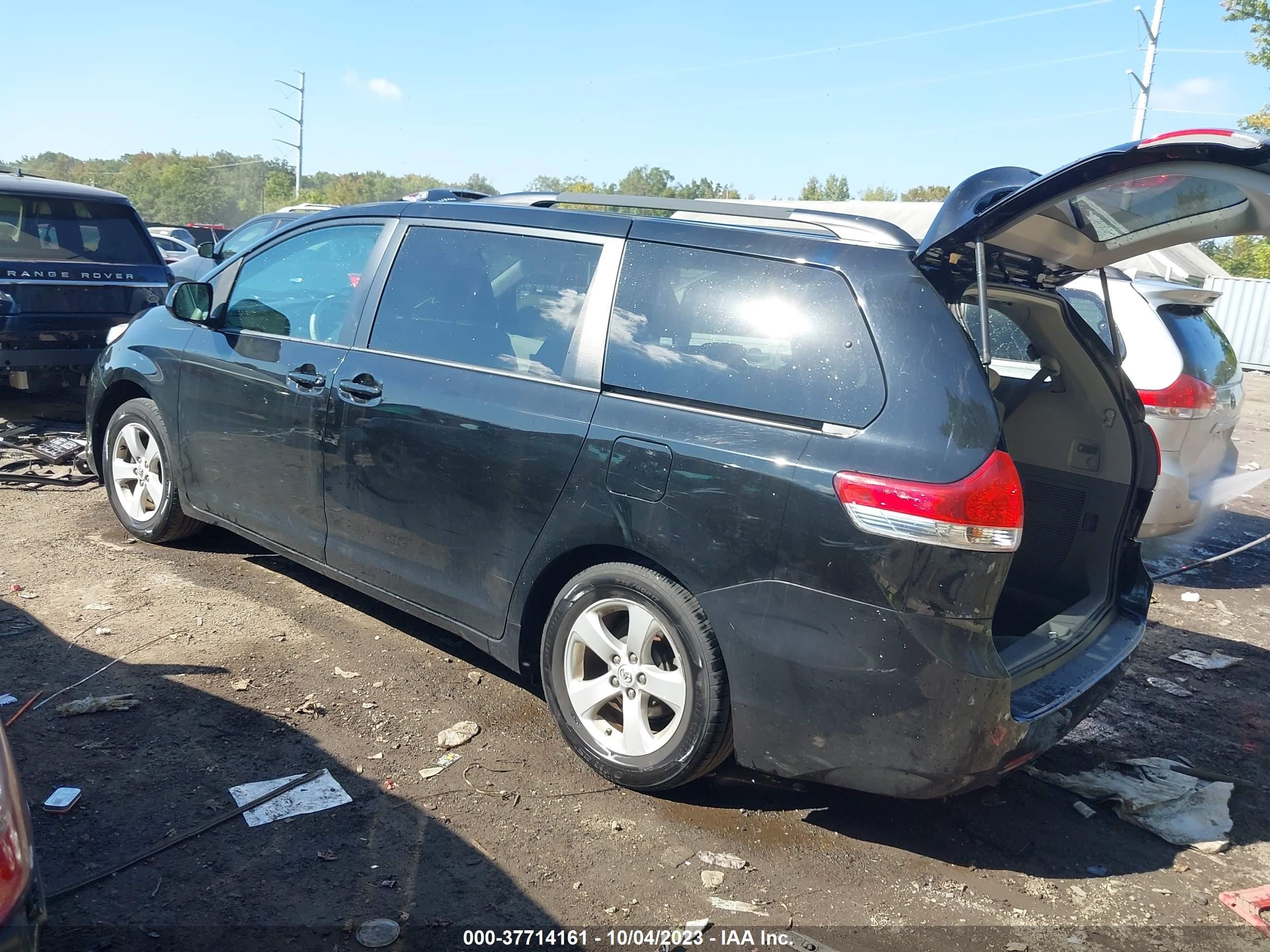 Photo 2 VIN: 5TDKK3DCXDS299573 - TOYOTA SIENNA 