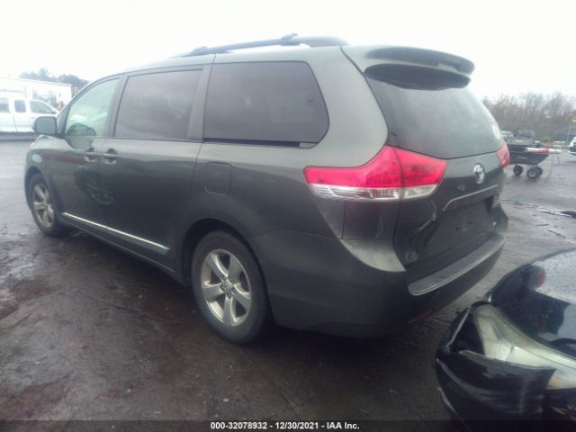 Photo 2 VIN: 5TDKK3DCXDS302424 - TOYOTA SIENNA 