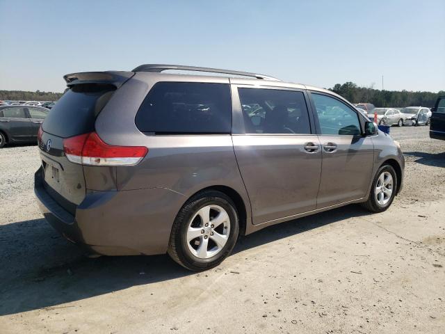 Photo 2 VIN: 5TDKK3DCXDS303931 - TOYOTA SIENNA LE 