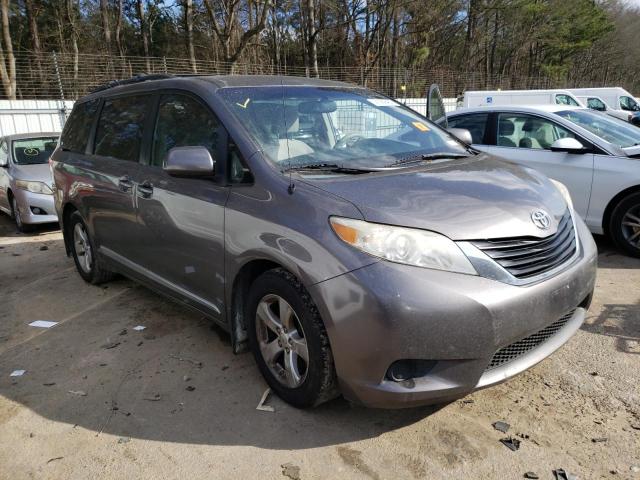 Photo 3 VIN: 5TDKK3DCXDS329123 - TOYOTA SIENNA LE 