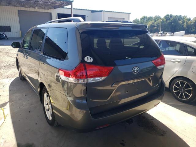 Photo 2 VIN: 5TDKK3DCXDS335973 - TOYOTA SIENNA LE 