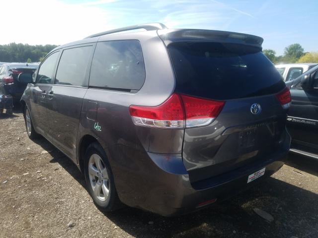 Photo 2 VIN: 5TDKK3DCXDS338775 - TOYOTA SIENNA LE 