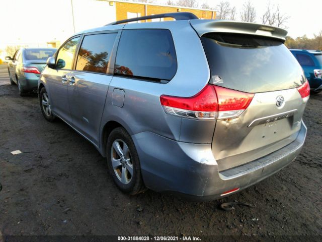 Photo 2 VIN: 5TDKK3DCXDS348190 - TOYOTA SIENNA 