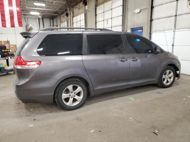 Photo 2 VIN: 5TDKK3DCXDS353230 - TOYOTA SIENNA LE 