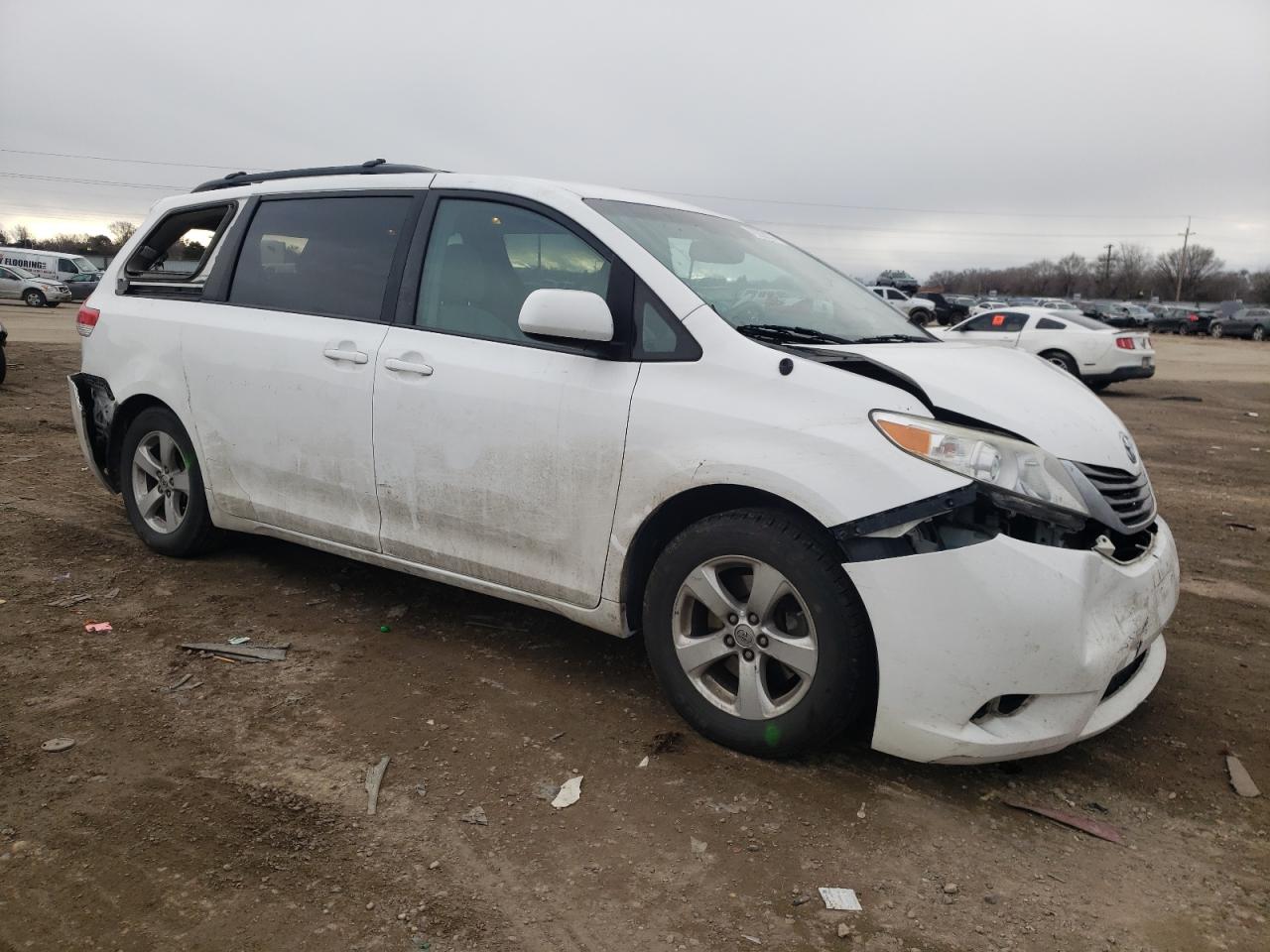 Photo 3 VIN: 5TDKK3DCXDS354359 - TOYOTA SIENNA 