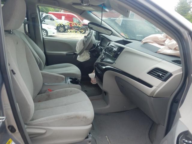 Photo 4 VIN: 5TDKK3DCXDS362848 - TOYOTA SIENNA LE 