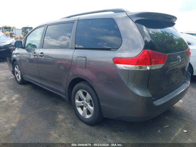 Photo 2 VIN: 5TDKK3DCXDS380329 - TOYOTA SIENNA 