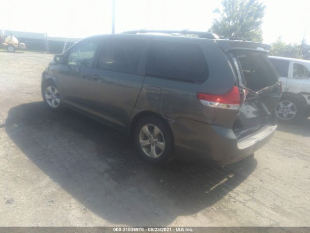 Photo 2 VIN: 5TDKK3DCXDS383344 - TOYOTA SIENNA 