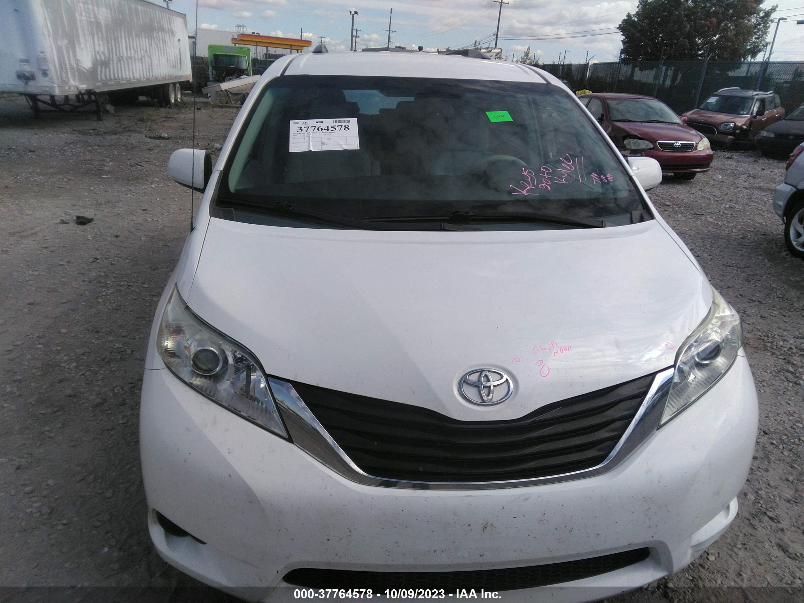 Photo 11 VIN: 5TDKK3DCXDS392609 - TOYOTA SIENNA 