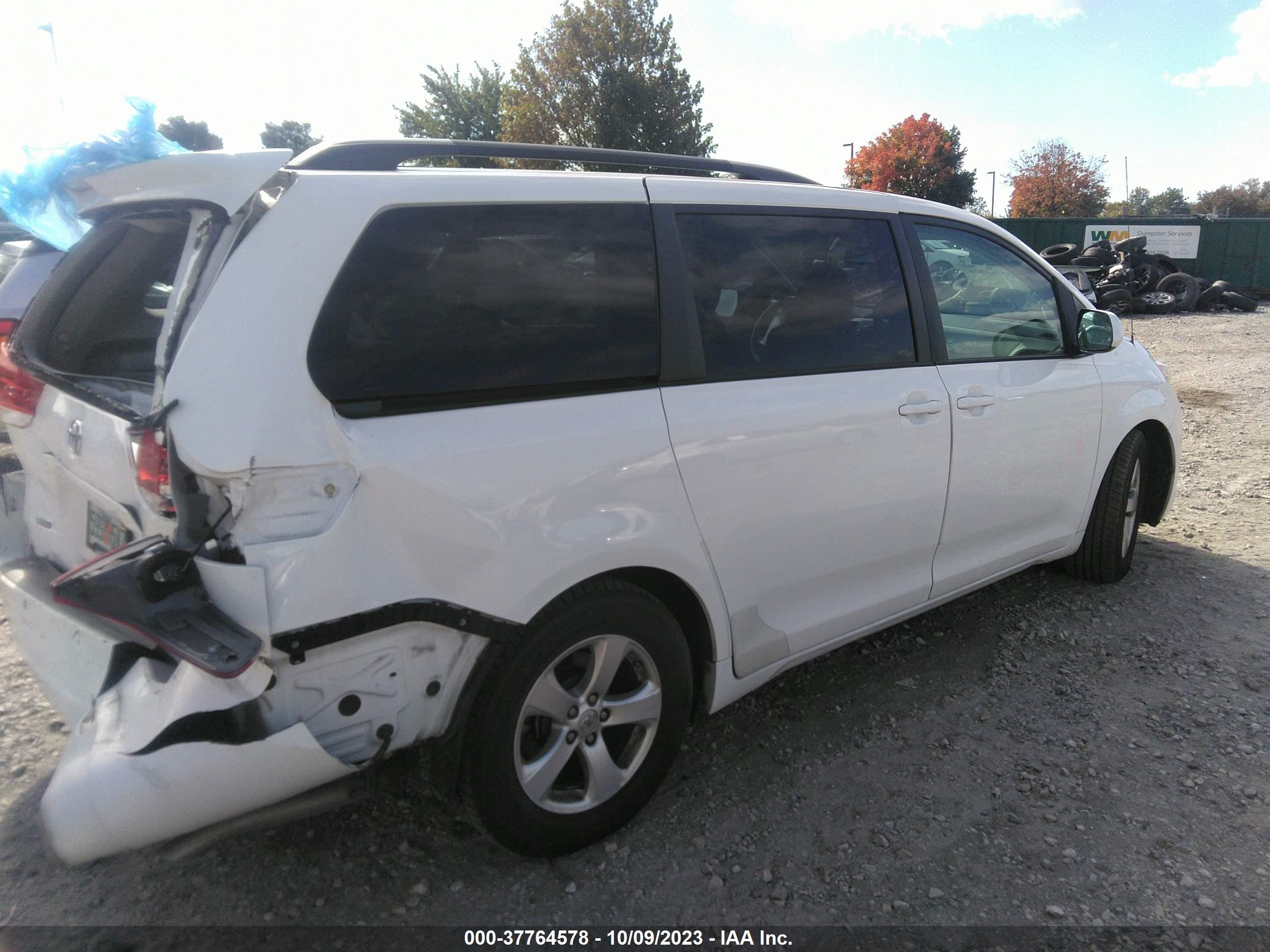 Photo 3 VIN: 5TDKK3DCXDS392609 - TOYOTA SIENNA 