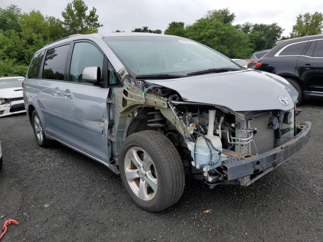 Photo 3 VIN: 5TDKK3DCXDS392674 - TOYOTA SIENNA LE 