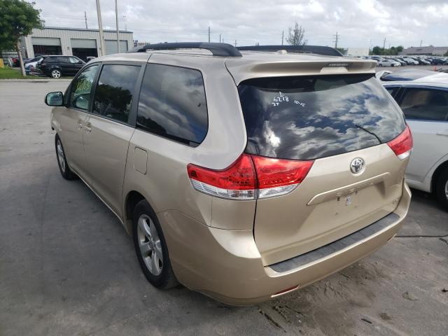 Photo 2 VIN: 5TDKK3DCXES406218 - TOYOTA SIENNA LE 