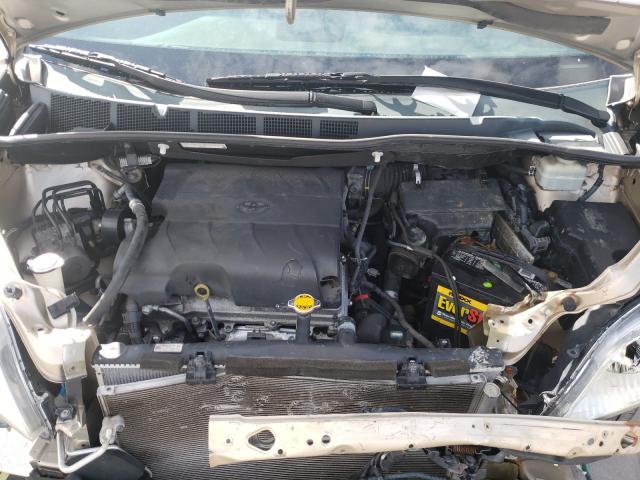 Photo 6 VIN: 5TDKK3DCXES406218 - TOYOTA SIENNA LE 