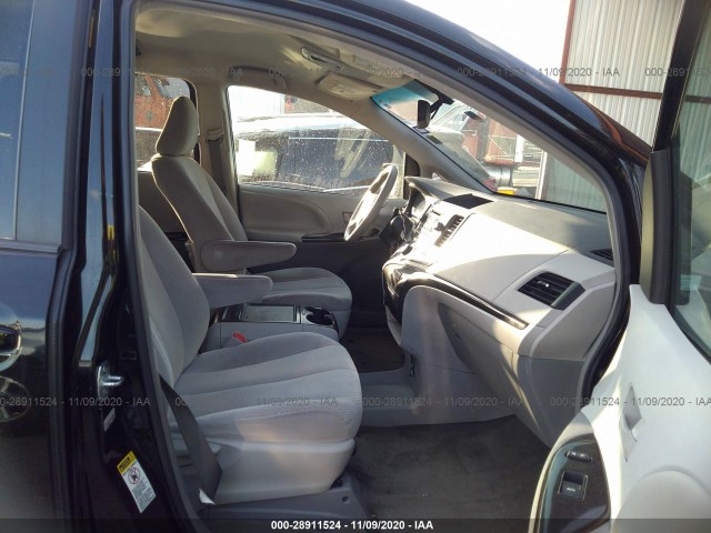 Photo 4 VIN: 5TDKK3DCXES412049 - TOYOTA SIENNA 