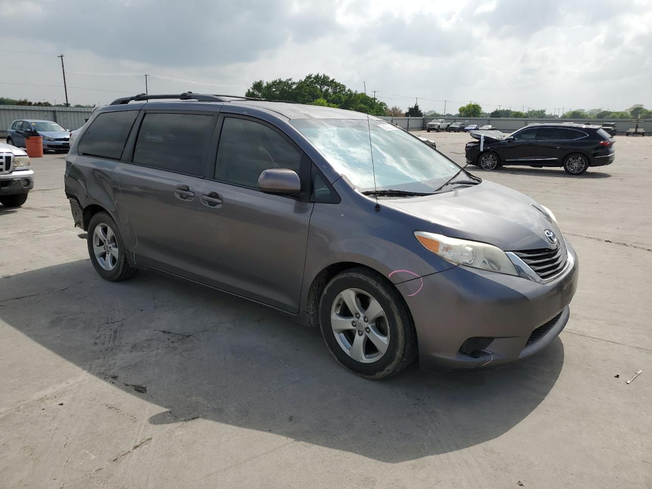 Photo 3 VIN: 5TDKK3DCXES420989 - TOYOTA SIENNA 