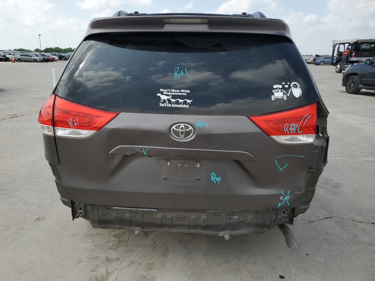 Photo 5 VIN: 5TDKK3DCXES420989 - TOYOTA SIENNA 