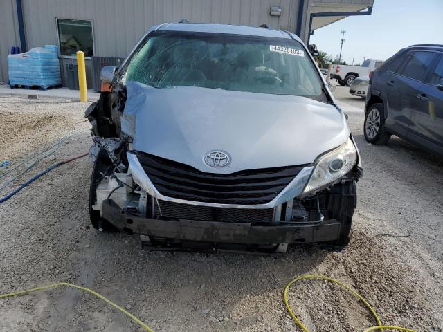 Photo 4 VIN: 5TDKK3DCXES438909 - TOYOTA SIENNA LE 