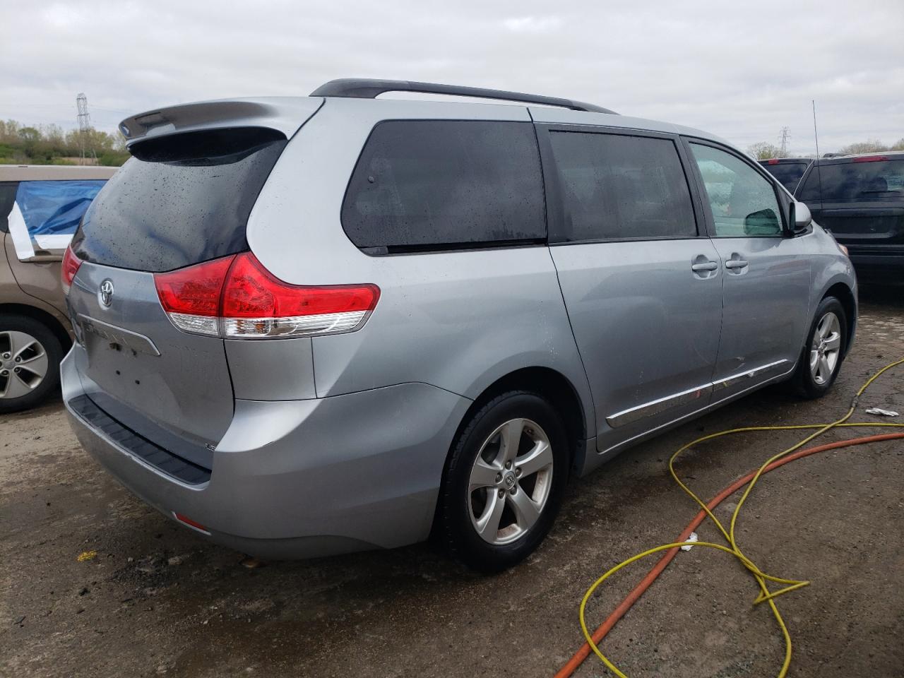 Photo 2 VIN: 5TDKK3DCXES446654 - TOYOTA SIENNA 