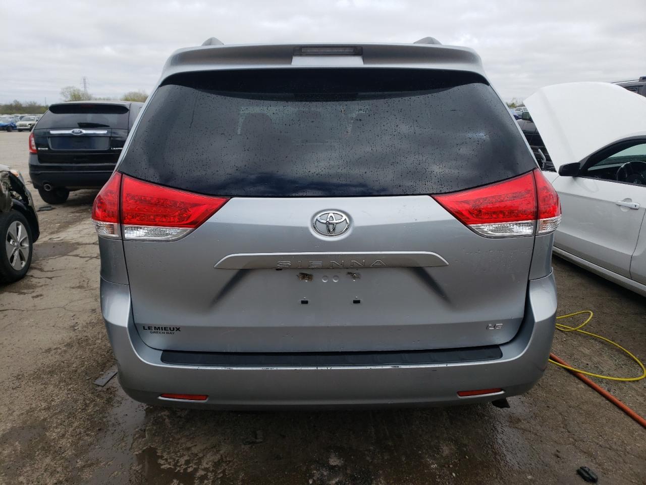 Photo 5 VIN: 5TDKK3DCXES446654 - TOYOTA SIENNA 