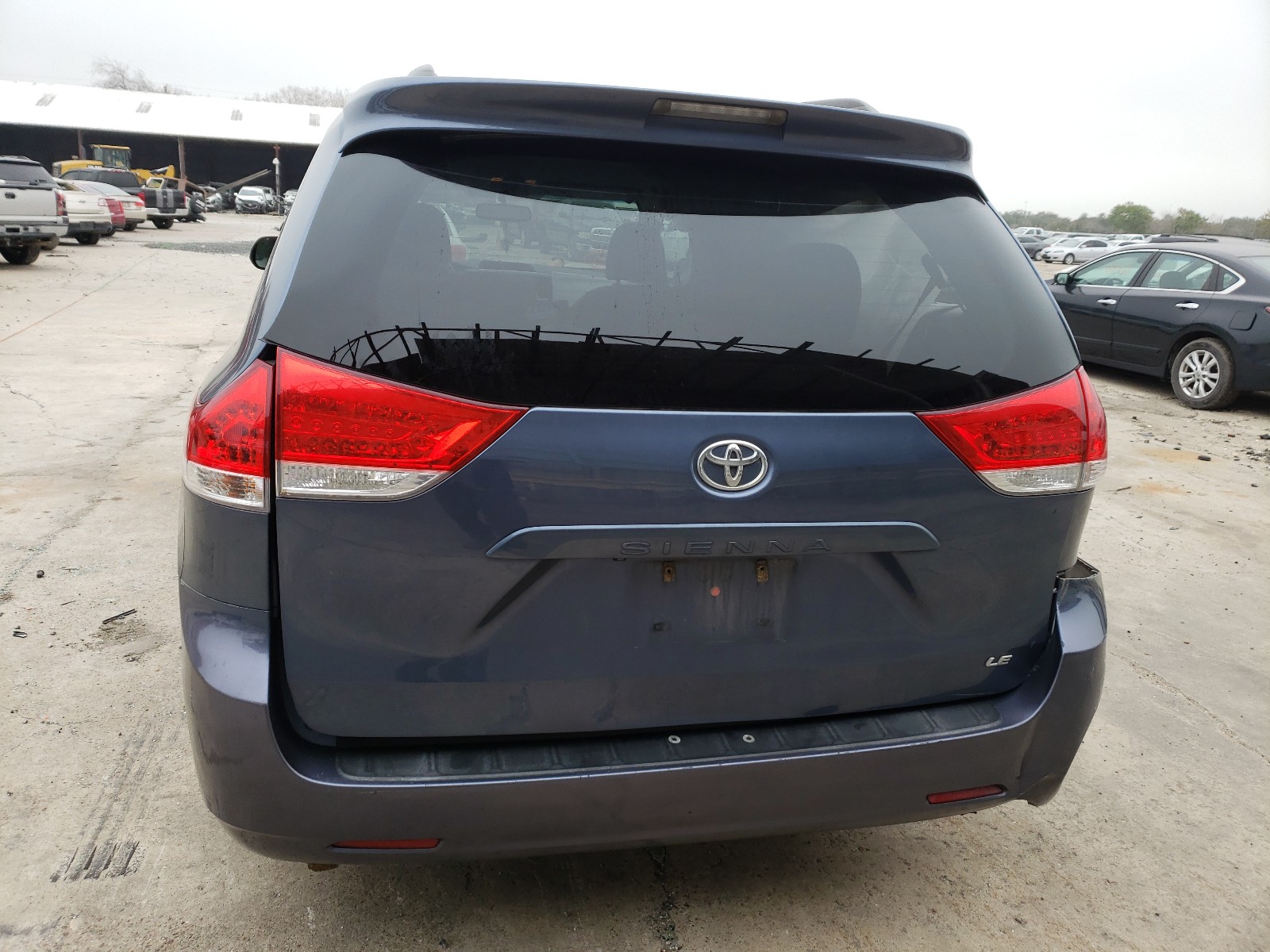 Photo 8 VIN: 5TDKK3DCXES471621 - TOYOTA SIENNA LE 