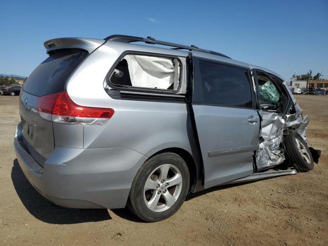 Photo 2 VIN: 5TDKK3DCXES489794 - TOYOTA SIENNA LE 