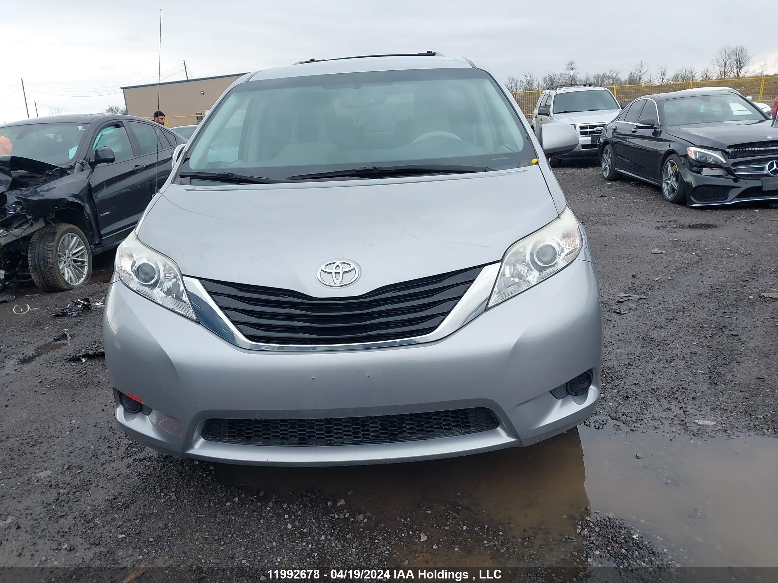 Photo 10 VIN: 5TDKK3DCXES505539 - TOYOTA SIENNA 