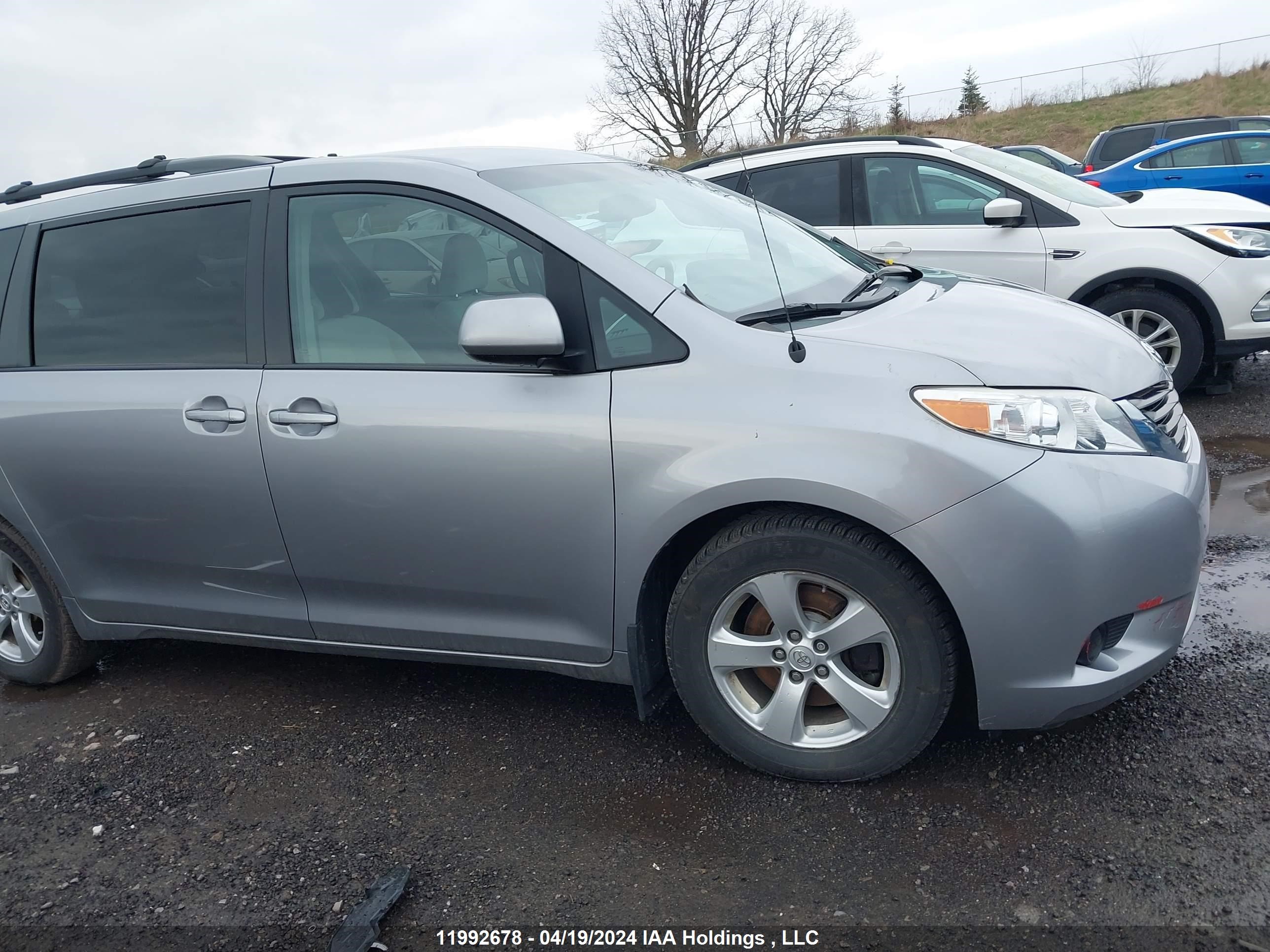 Photo 11 VIN: 5TDKK3DCXES505539 - TOYOTA SIENNA 