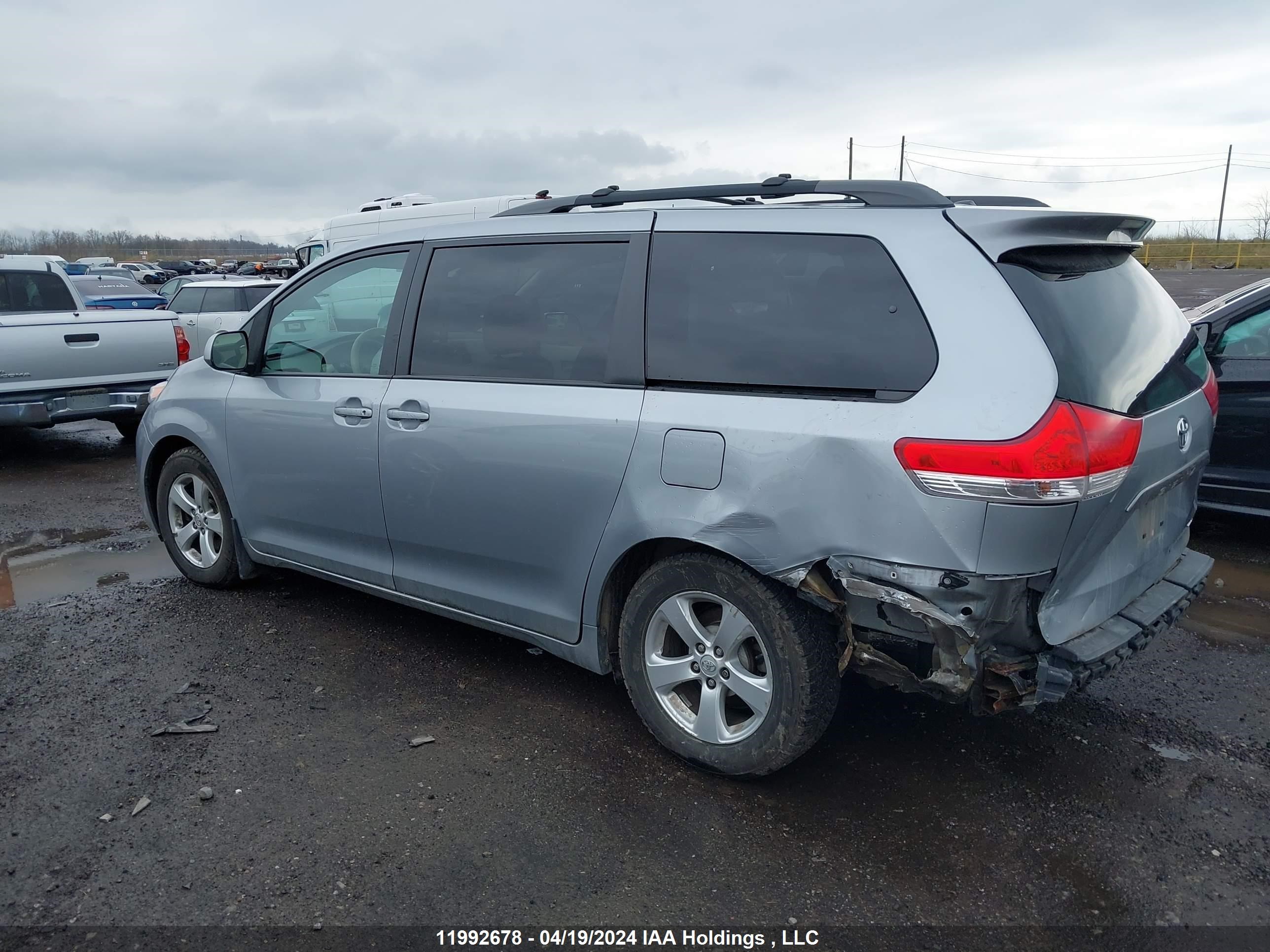 Photo 12 VIN: 5TDKK3DCXES505539 - TOYOTA SIENNA 