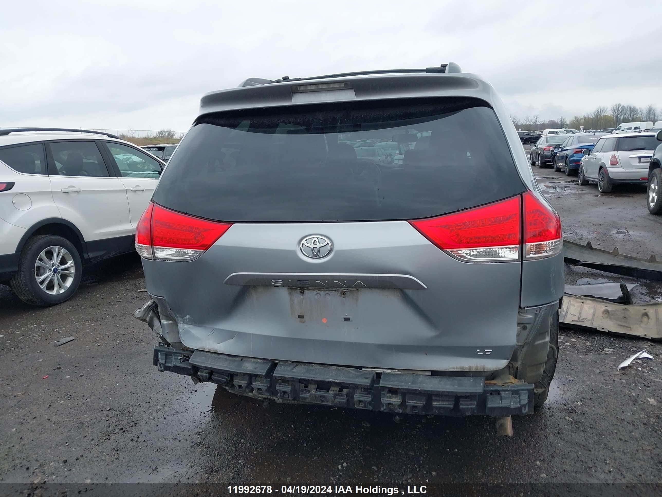 Photo 14 VIN: 5TDKK3DCXES505539 - TOYOTA SIENNA 