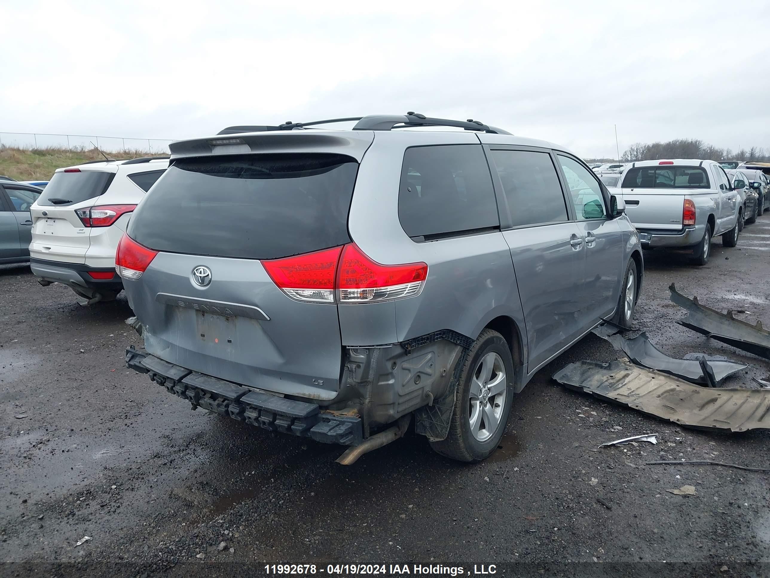 Photo 2 VIN: 5TDKK3DCXES505539 - TOYOTA SIENNA 