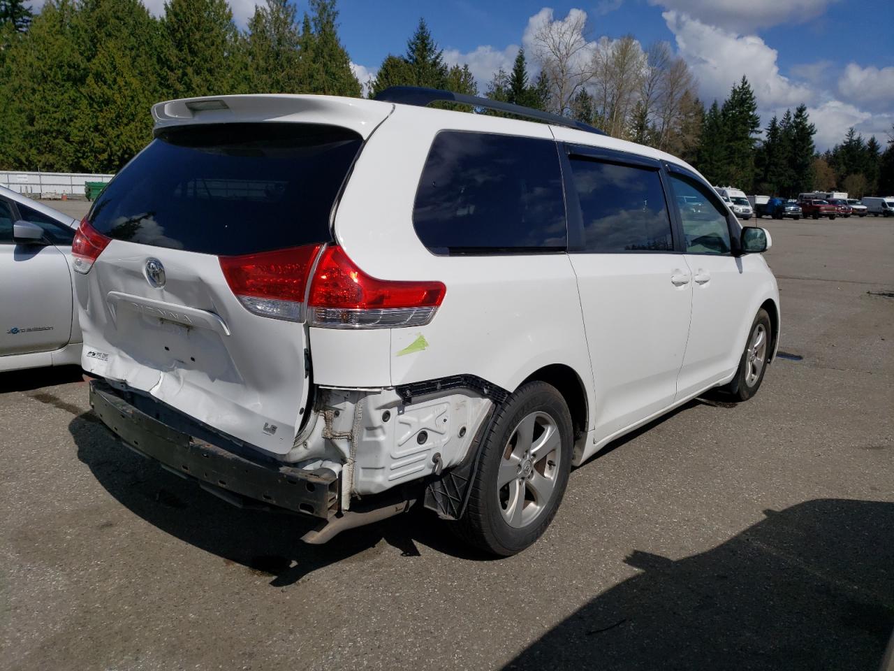 Photo 2 VIN: 5TDKK3DCXES509834 - TOYOTA SIENNA 