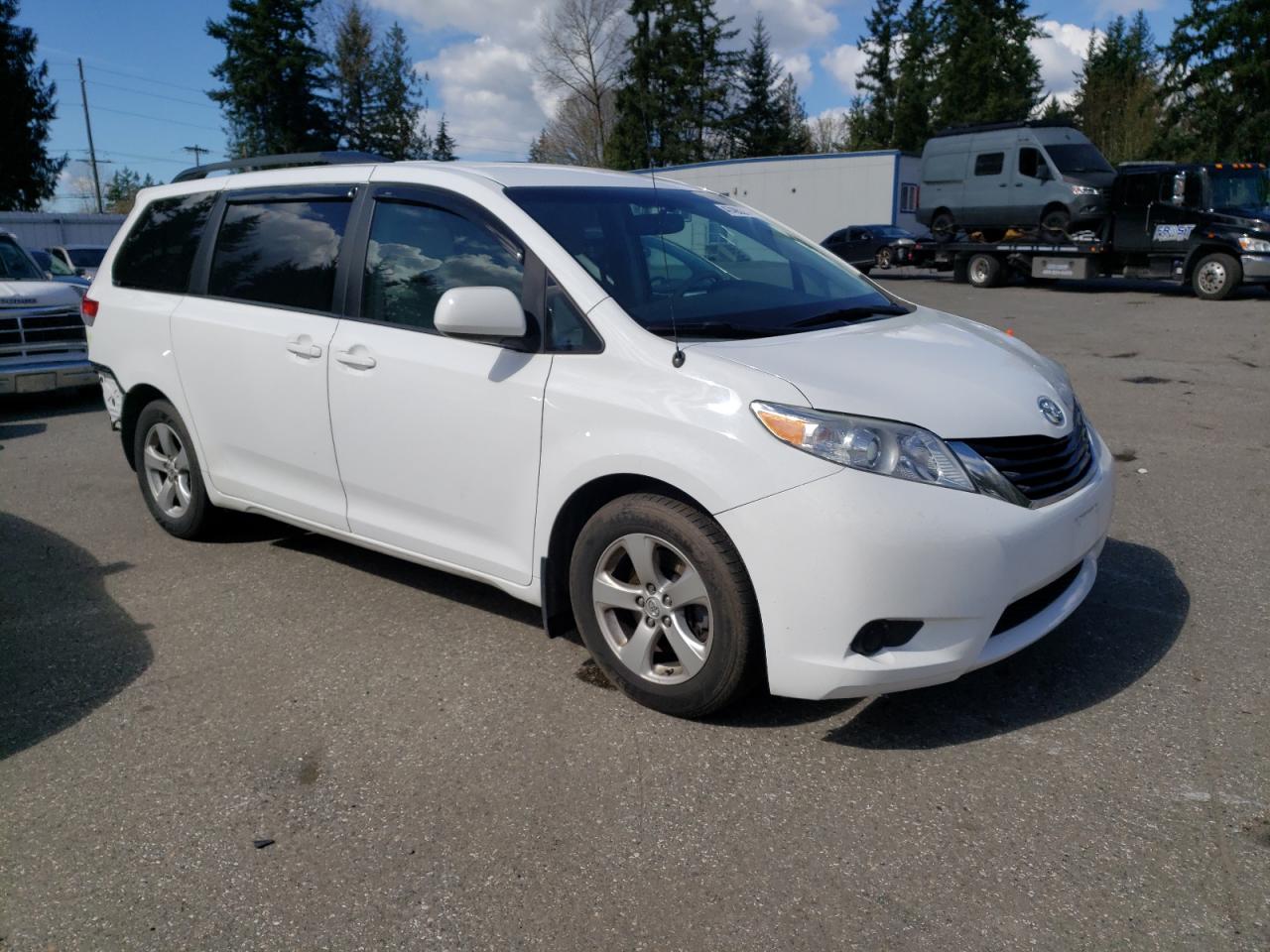 Photo 3 VIN: 5TDKK3DCXES509834 - TOYOTA SIENNA 