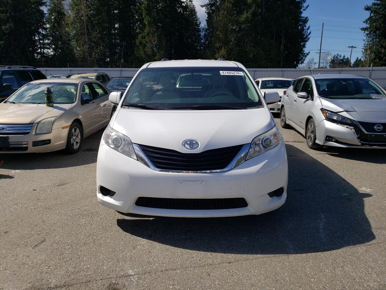 Photo 4 VIN: 5TDKK3DCXES509834 - TOYOTA SIENNA 