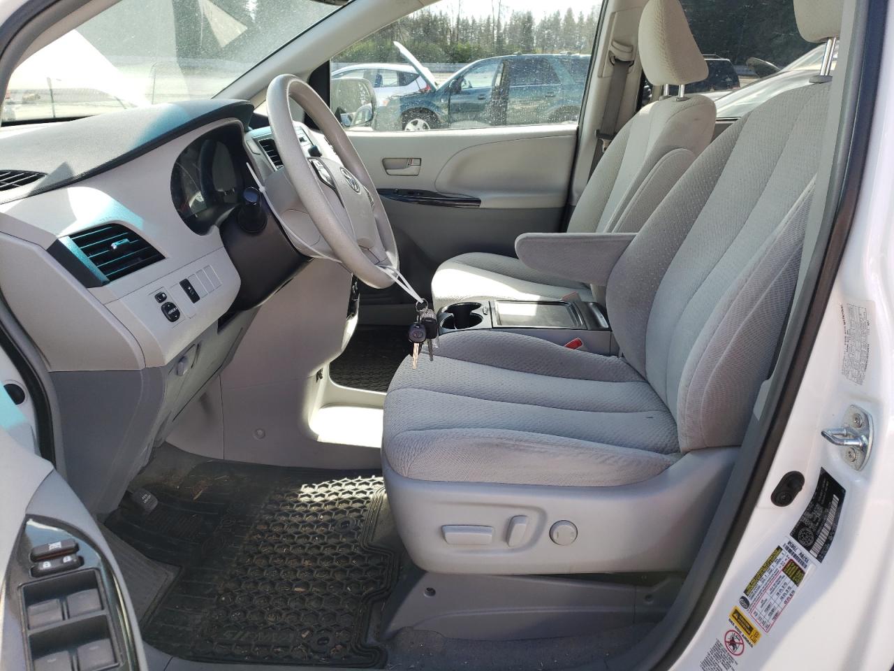 Photo 6 VIN: 5TDKK3DCXES509834 - TOYOTA SIENNA 