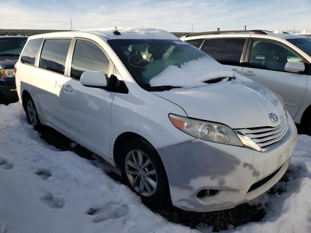 Photo 3 VIN: 5TDKK3DCXFS583885 - TOYOTA SIENNA LE 