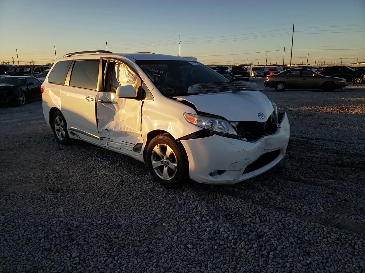 Photo 10 VIN: 5TDKK3DCXGS727307 - TOYOTA SIENNA LE 