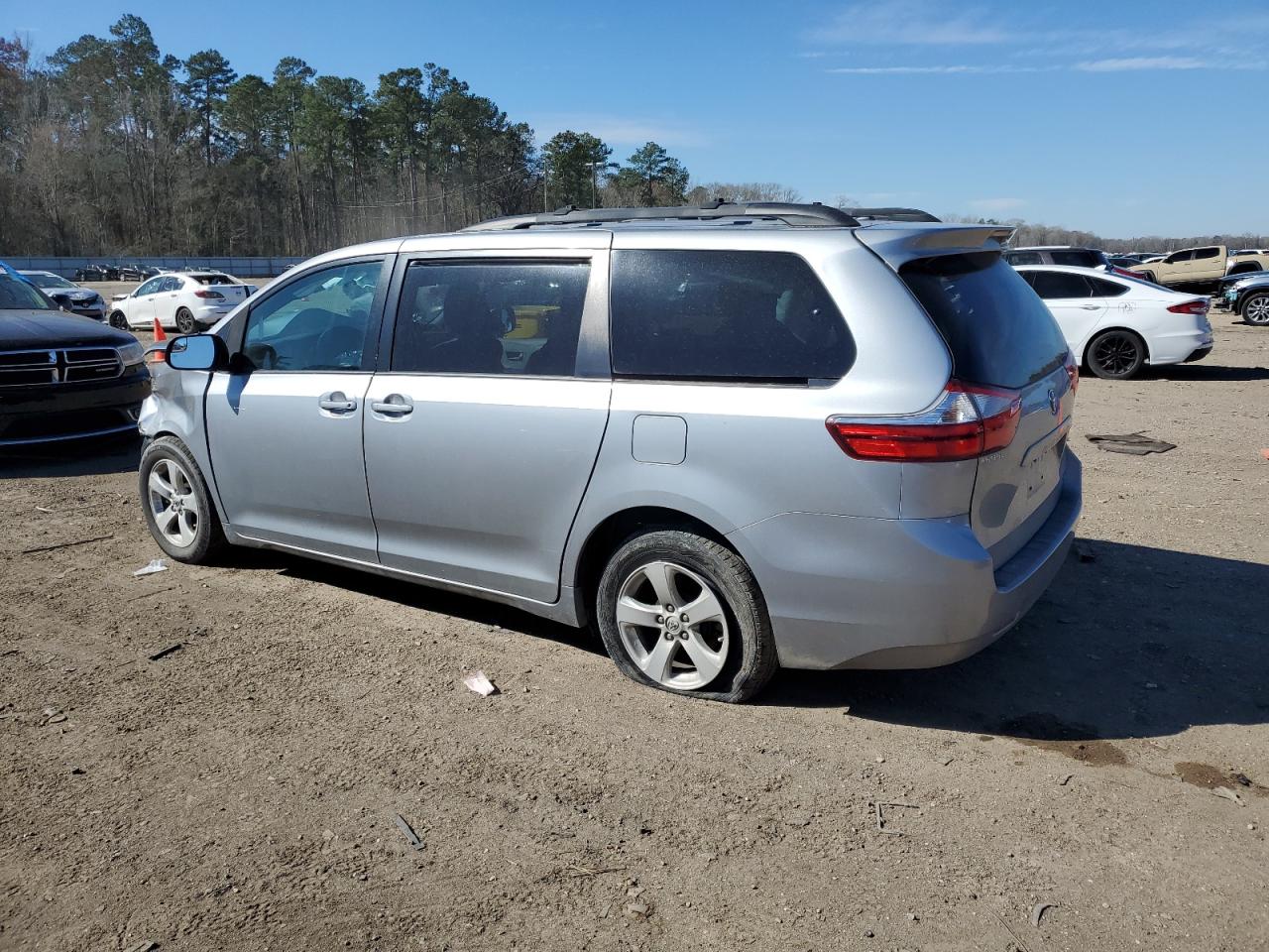 Photo 1 VIN: 5TDKK3DCXGS753910 - TOYOTA SIENNA 