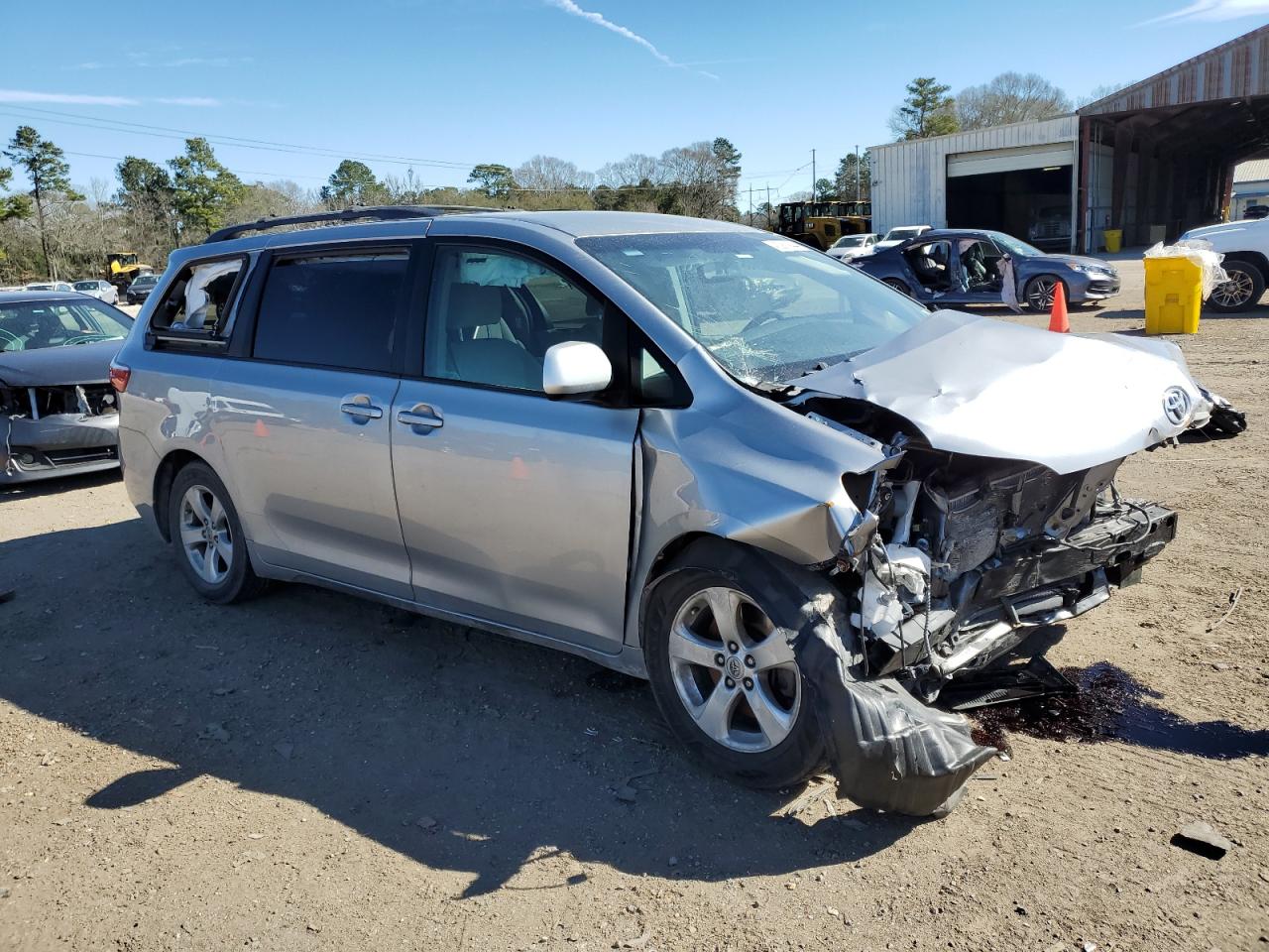 Photo 3 VIN: 5TDKK3DCXGS753910 - TOYOTA SIENNA 