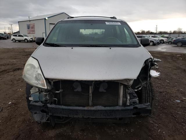 Photo 4 VIN: 5TDKK4CC0AS299391 - TOYOTA SIENNA CE 