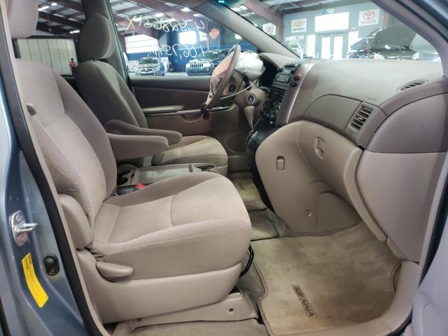 Photo 4 VIN: 5TDKK4CC0AS308302 - TOYOTA SIENNA CE 